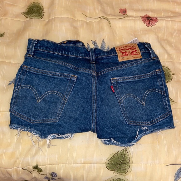 Levi’s Shorts - Picture 4 of 5